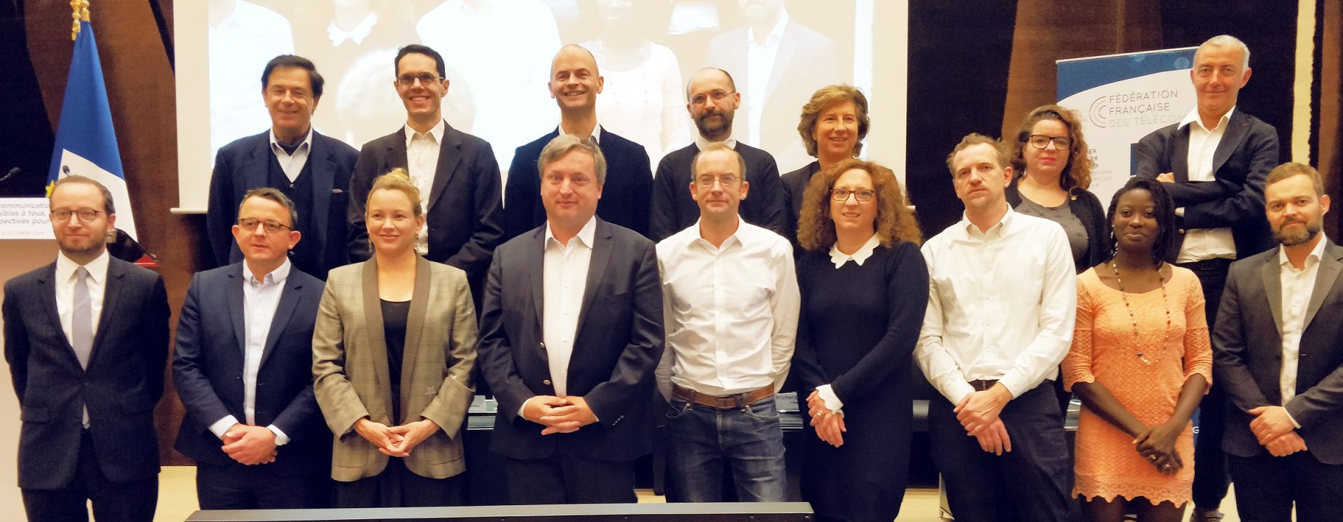 Photo de groupe lors de l'événement "Les télécommunications accessibles à tous" le 8 octobre 2019.