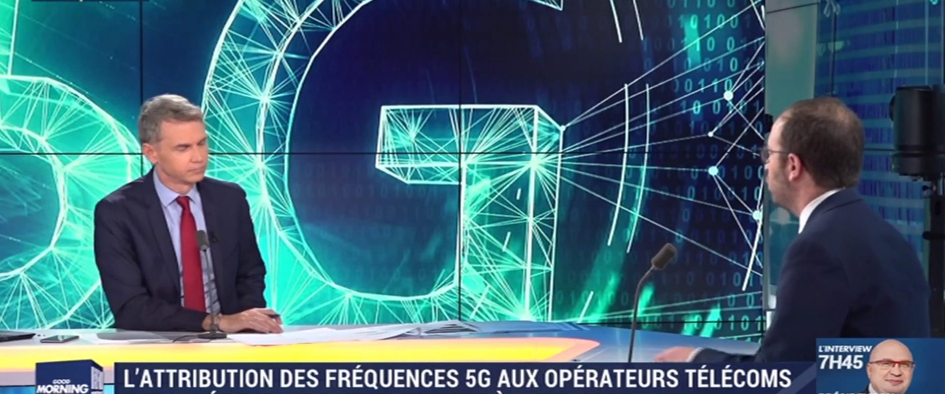 Christophe Jakubysyn, journaliste et présentateur de "Good Morning Business (à gauche) et Arthur Dreyfuss, Président de la Fédération Française des Télécoms (à droite), sur le plateau de BFM Business le 20 novembre 2019 (capture d'écran).