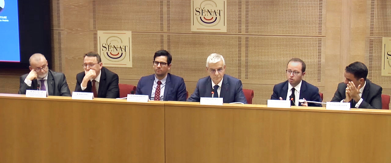 Colloque au Sénat le 13 novembre 2019 sur la couverture numérique des territoires. De gauche à droite : Michel Sauvade, Mathieu Weill, Sébastien Soriano, Hervé Maurey, Arthur Dreyfuss et Zacharia Alahyane.