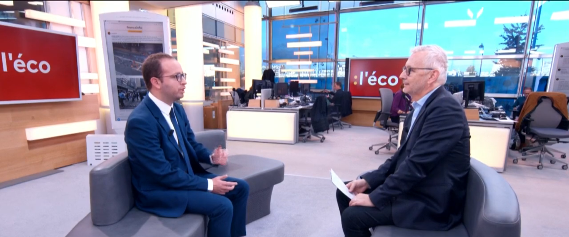 Arthur Dreyfuss, Président de la Fédération Française des Télécoms (à gauche) et Jean-Paul Chapel, journaliste et présentateur de l'émission "l'éco" (à droite) sur France Info le 12 novembre 2019.